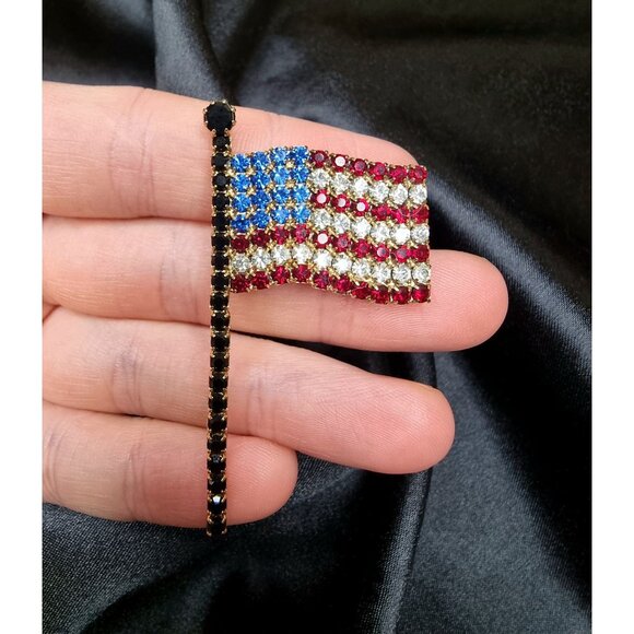 Vintage American Flag Rhinestone Brooch Pin Red White & Blue Gold-Tone Metal Pat - Picture 2 of 5